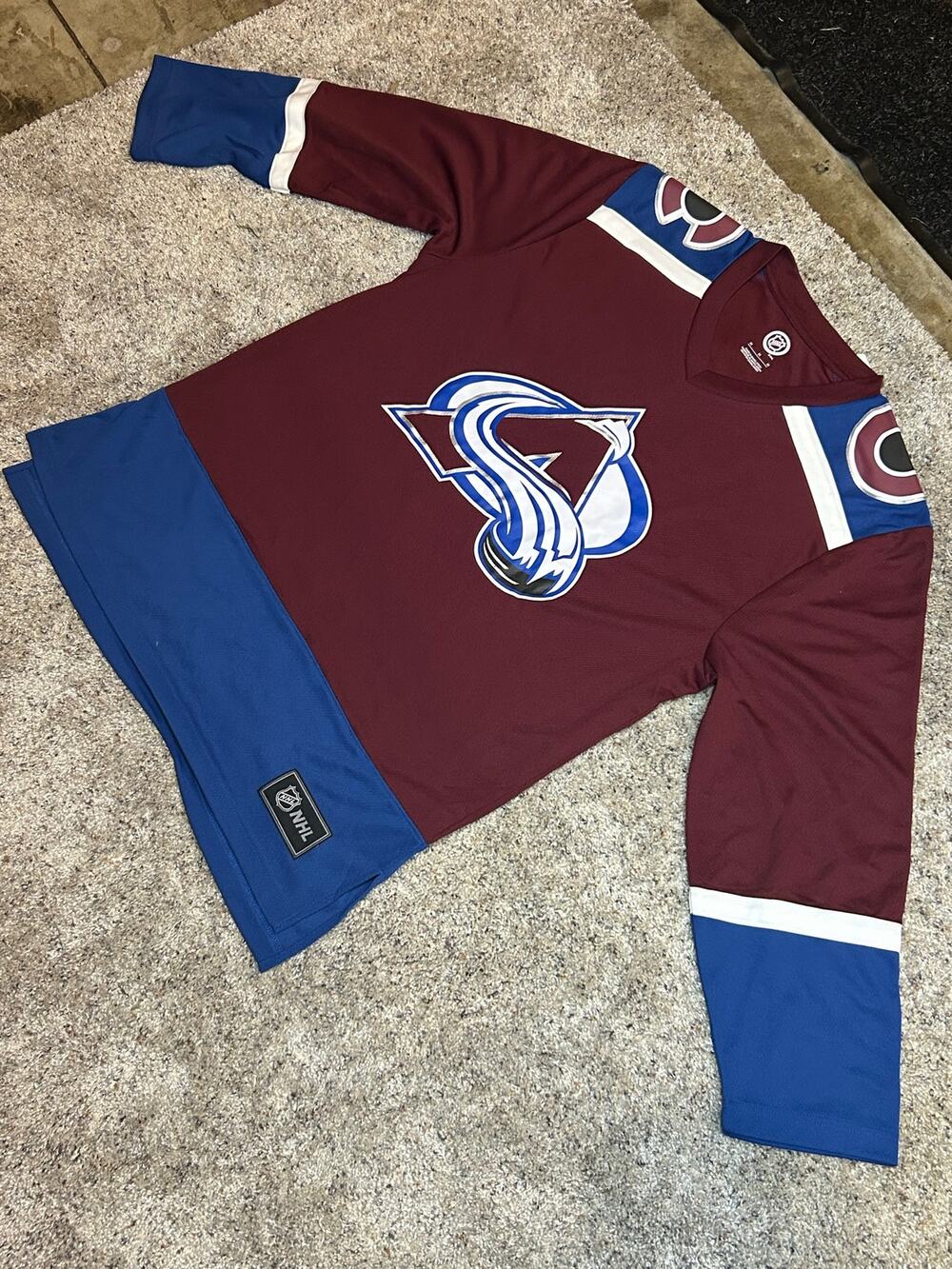 Nathan MacKinnon #29 Colorado Avs NHL Maroon Jersey Medium (NWT)